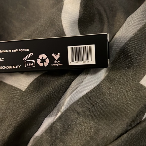 🆕MISCHO BEAUTY • LIQUID EYESHADOW IN MISCHO 👁️✨ - Picture 7 of 7